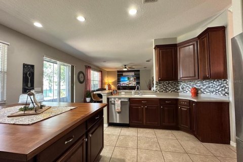 House in Orlando, Florida 4 bedrooms, 299.05 sq.m. № 1647610 - photo 15