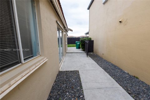 Casa en venta en Miami, Florida, 3 dormitorios, 108.79 m2 № 2030480 - foto 30