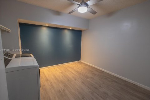 Casa en venta en Miami, Florida, 3 dormitorios, 108.79 m2 № 2030480 - foto 25