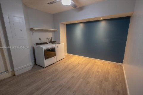 Casa en venta en Miami, Florida, 3 dormitorios, 108.79 m2 № 2030480 - foto 21