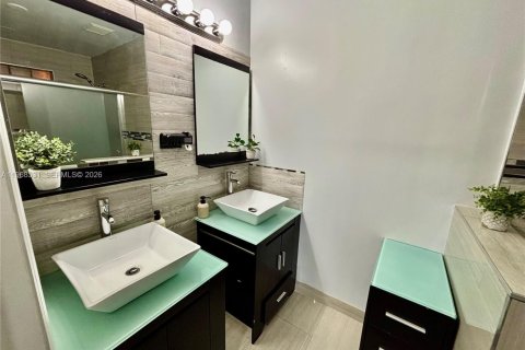 Casa en venta en Miami, Florida, 3 dormitorios, 108.79 m2 № 2030480 - foto 6