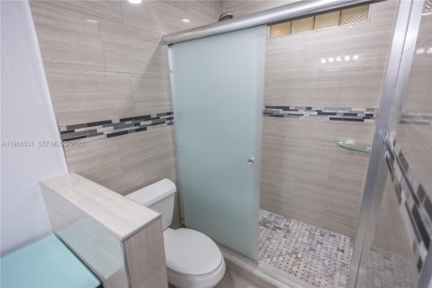 Casa en venta en Miami, Florida, 3 dormitorios, 108.79 m2 № 2030480 - foto 28