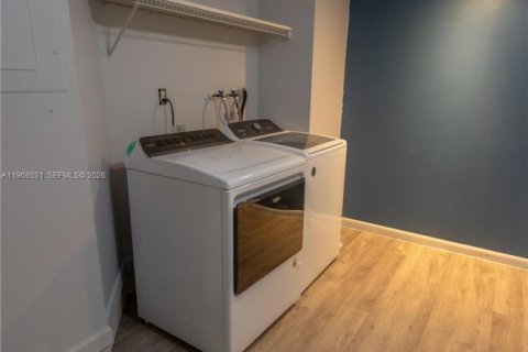 Casa en venta en Miami, Florida, 3 dormitorios, 108.79 m2 № 2030480 - foto 23