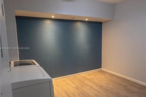 Casa en venta en Miami, Florida, 3 dormitorios, 108.79 m2 № 2030480 - foto 24