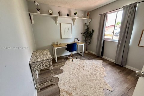 Casa en venta en Miami, Florida, 3 dormitorios, 108.79 m2 № 2030480 - foto 14