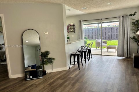 Casa en venta en Miami, Florida, 3 dormitorios, 108.79 m2 № 2030480 - foto 5