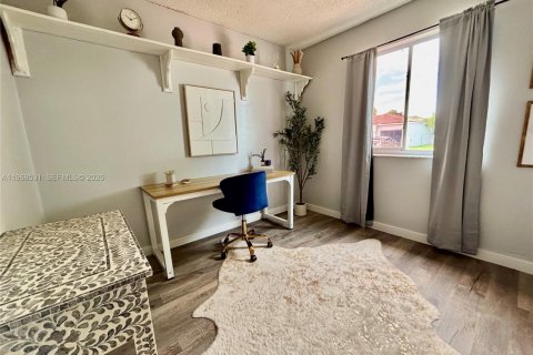 Casa en venta en Miami, Florida, 3 dormitorios, 108.79 m2 № 2030480 - foto 15