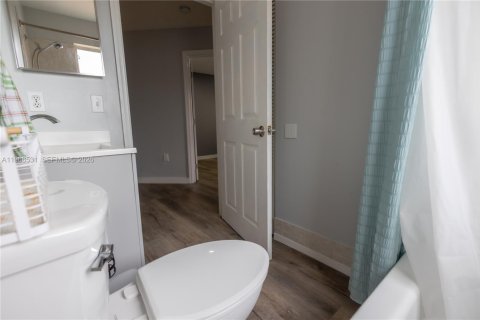 Casa en venta en Miami, Florida, 3 dormitorios, 108.79 m2 № 2030480 - foto 19