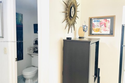 Condominio en venta en Deerfield Beach, Florida, 1 dormitorio, 65.03 m2 № 1981946 - foto 9