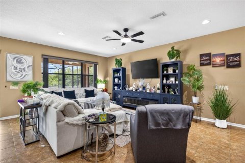 House in Riverview, Florida 6 bedrooms, 546.64 sq.m. № 2405697 - photo 5