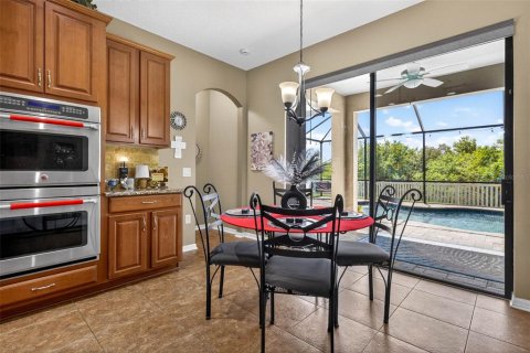House in Riverview, Florida 6 bedrooms, 546.64 sq.m. № 2405697 - photo 6