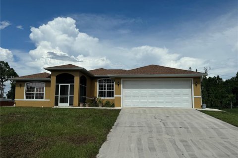 House in Lehigh Acres, Florida 3 bedrooms, 196.95 sq.m. № 1299983 - photo 4