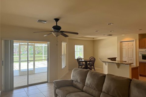 House in Lehigh Acres, Florida 3 bedrooms, 196.95 sq.m. № 1299983 - photo 8
