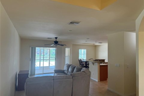 House in Lehigh Acres, Florida 3 bedrooms, 196.95 sq.m. № 1299983 - photo 6