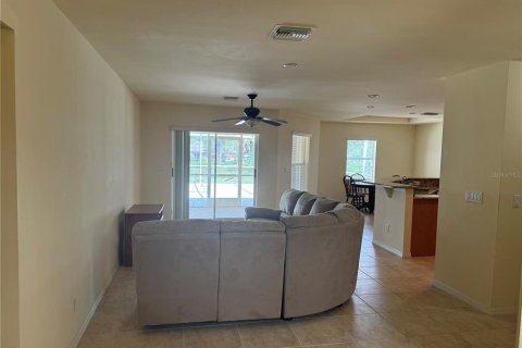 House in Lehigh Acres, Florida 3 bedrooms, 196.95 sq.m. № 1299983 - photo 9