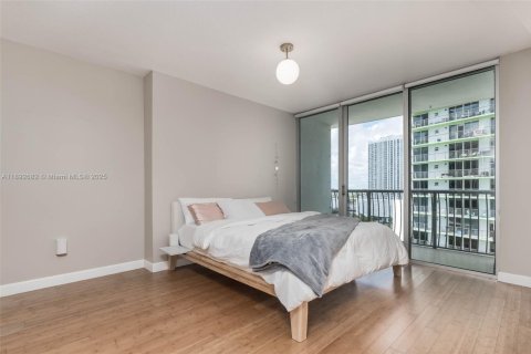 Condo in Miami, Florida, 1 bedroom  № 1946405 - photo 11