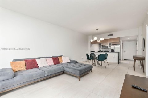 Condo in Miami, Florida, 1 bedroom  № 1946405 - photo 10