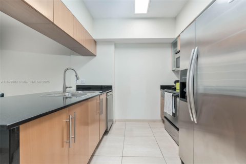 Condo in Miami, Florida, 1 bedroom  № 1946405 - photo 6
