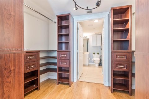 Condo in Miami, Florida, 1 bedroom  № 1946405 - photo 13