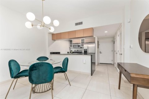 Condo in Miami, Florida, 1 bedroom  № 1946405 - photo 5