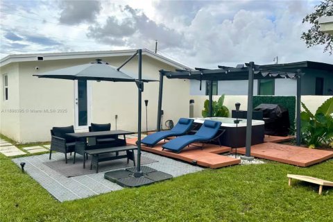 Casa en alquiler en Miami, Florida, 2 dormitorios, 125.6 m2 № 2081594 - foto 21