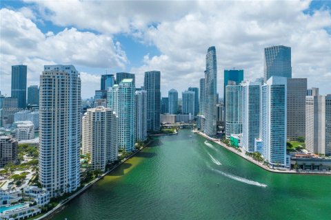 Casa en alquiler en Miami, Florida, 2 dormitorios, 125.6 m2 № 2081594 - foto 22