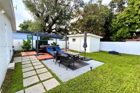 Casa en alquiler en Miami, Florida, 2 dormitorios, 125.6 m2 № 2081594 - foto 19