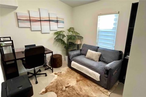 Casa en alquiler en Miami, Florida, 2 dormitorios, 125.6 m2 № 2081594 - foto 10