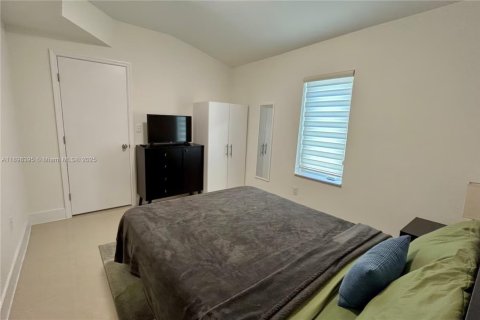 Casa en alquiler en Miami, Florida, 2 dormitorios, 125.6 m2 № 2081594 - foto 9