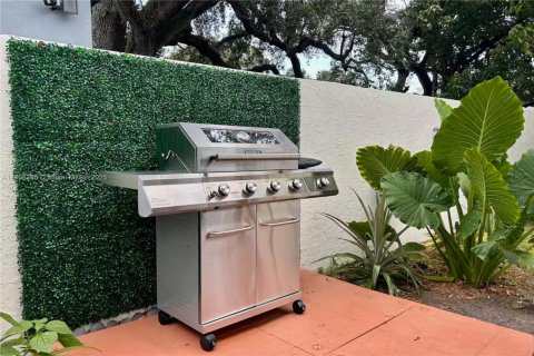 Casa en alquiler en Miami, Florida, 2 dormitorios, 125.6 m2 № 2081594 - foto 20