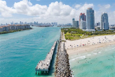 Casa en alquiler en Miami, Florida, 2 dormitorios, 125.6 m2 № 2081594 - foto 28