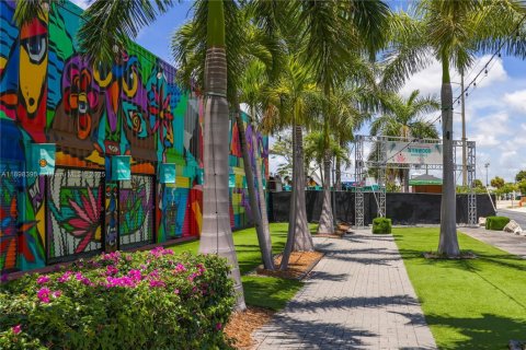 Casa en alquiler en Miami, Florida, 2 dormitorios, 125.6 m2 № 2081594 - foto 29