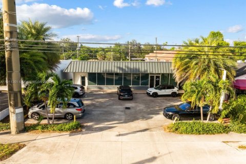 Propiedad comercial en venta en Miami, Florida № 1967279 - foto 2