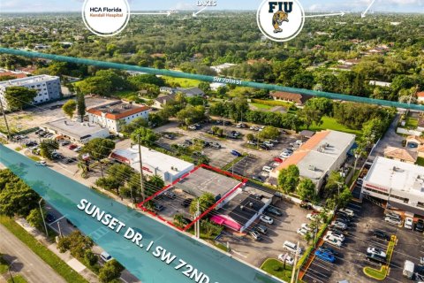 Propiedad comercial en venta en Miami, Florida № 1967279 - foto 18
