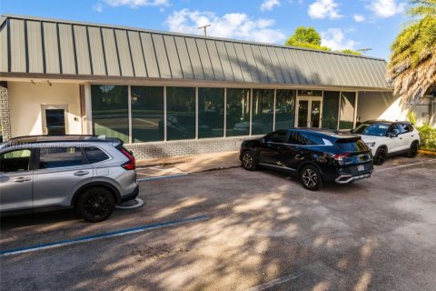 Propiedad comercial en venta en Miami, Florida № 1967279 - foto 1