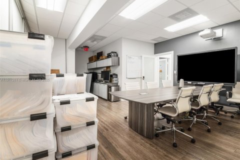 Propiedad comercial en venta en Miami, Florida № 1967279 - foto 8