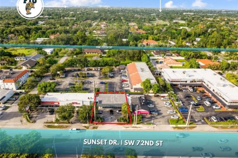 Propiedad comercial en venta en Miami, Florida № 1967279 - foto 16