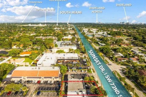 Propiedad comercial en venta en Miami, Florida № 1967279 - foto 19