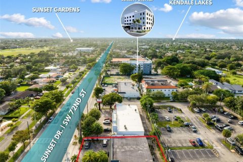 Propiedad comercial en venta en Miami, Florida № 1967279 - foto 17