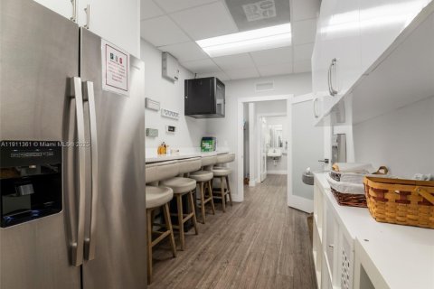 Propiedad comercial en venta en Miami, Florida № 1967279 - foto 11