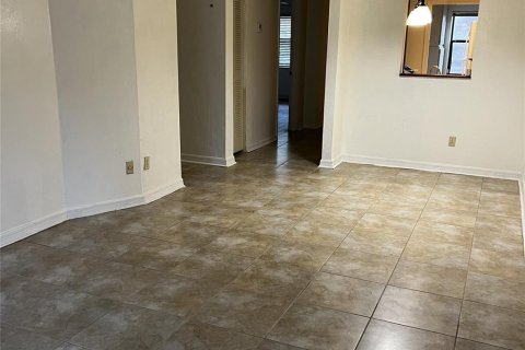Townhouse in Gainesville, Florida 2 bedrooms, 86.31 sq.m. № 1910308 - photo 5