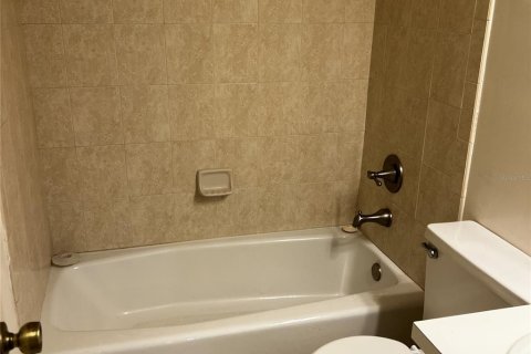 Townhouse in Gainesville, Florida 2 bedrooms, 86.31 sq.m. № 1910308 - photo 9