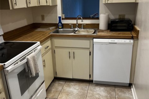 Townhouse in Gainesville, Florida 2 bedrooms, 86.31 sq.m. № 1910308 - photo 2