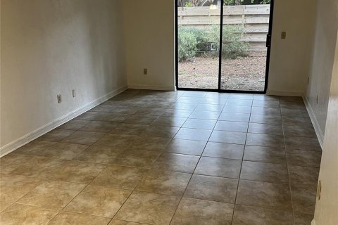 Townhouse in Gainesville, Florida 2 bedrooms, 86.31 sq.m. № 1910308 - photo 4