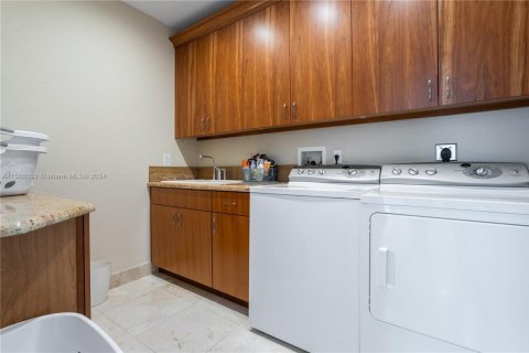 Townhouse in Fort Lauderdale, Florida 4 bedrooms, 318.28 sq.m. № 2076727 - photo 14