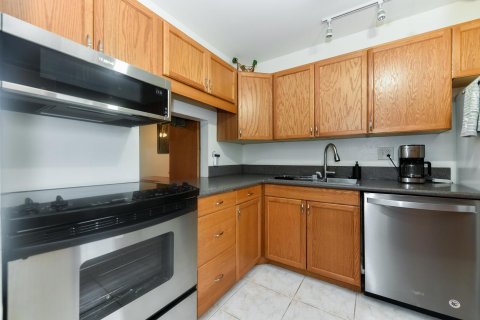 Condo in West Palm Beach, Florida, 2 bedrooms № 2177198 - photo 5