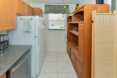 Condo in West Palm Beach, Florida, 2 bedrooms № 2177198 - photo 6