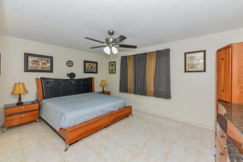 Condo in West Palm Beach, Florida, 2 bedrooms № 2177198 - photo 16