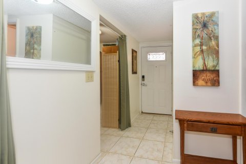 Condo in West Palm Beach, Florida, 2 bedrooms № 2177198 - photo 3