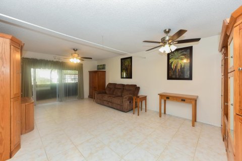 Condo in West Palm Beach, Florida, 2 bedrooms № 2177198 - photo 8